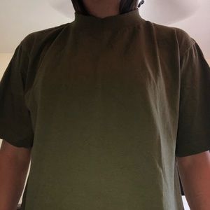 Plain dark green comfy crew neck T-shirt